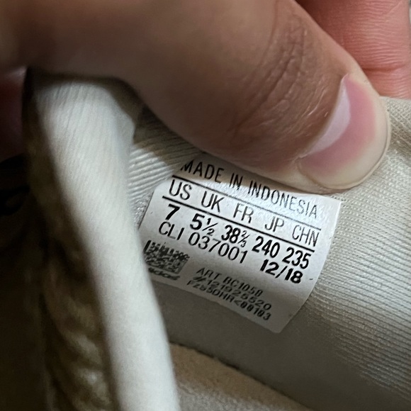 Adidas running shoe - Picture 4 of 4